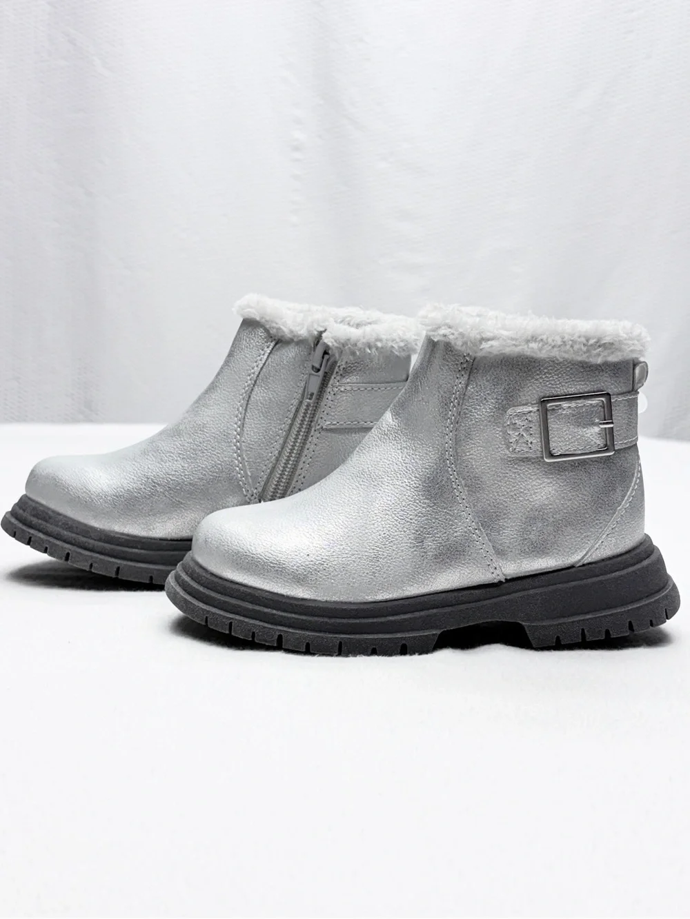 OshKosh Hazel Cozy Boots Girls 10 Silver Faux Fur Zip NWT